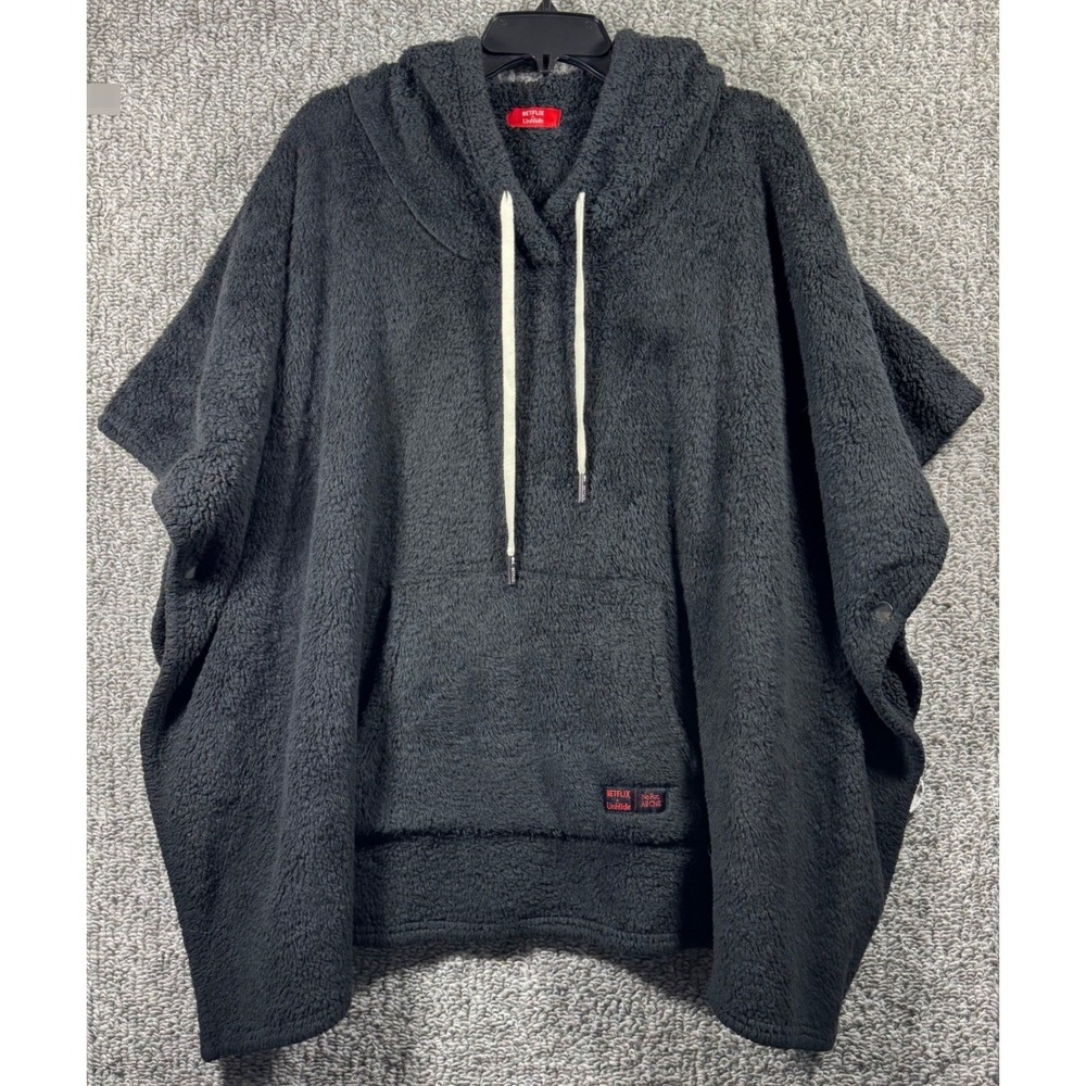 UnHide x Netflix Binger Blanket Poncho‎ Wearable Plush Limited Edition Black O/S